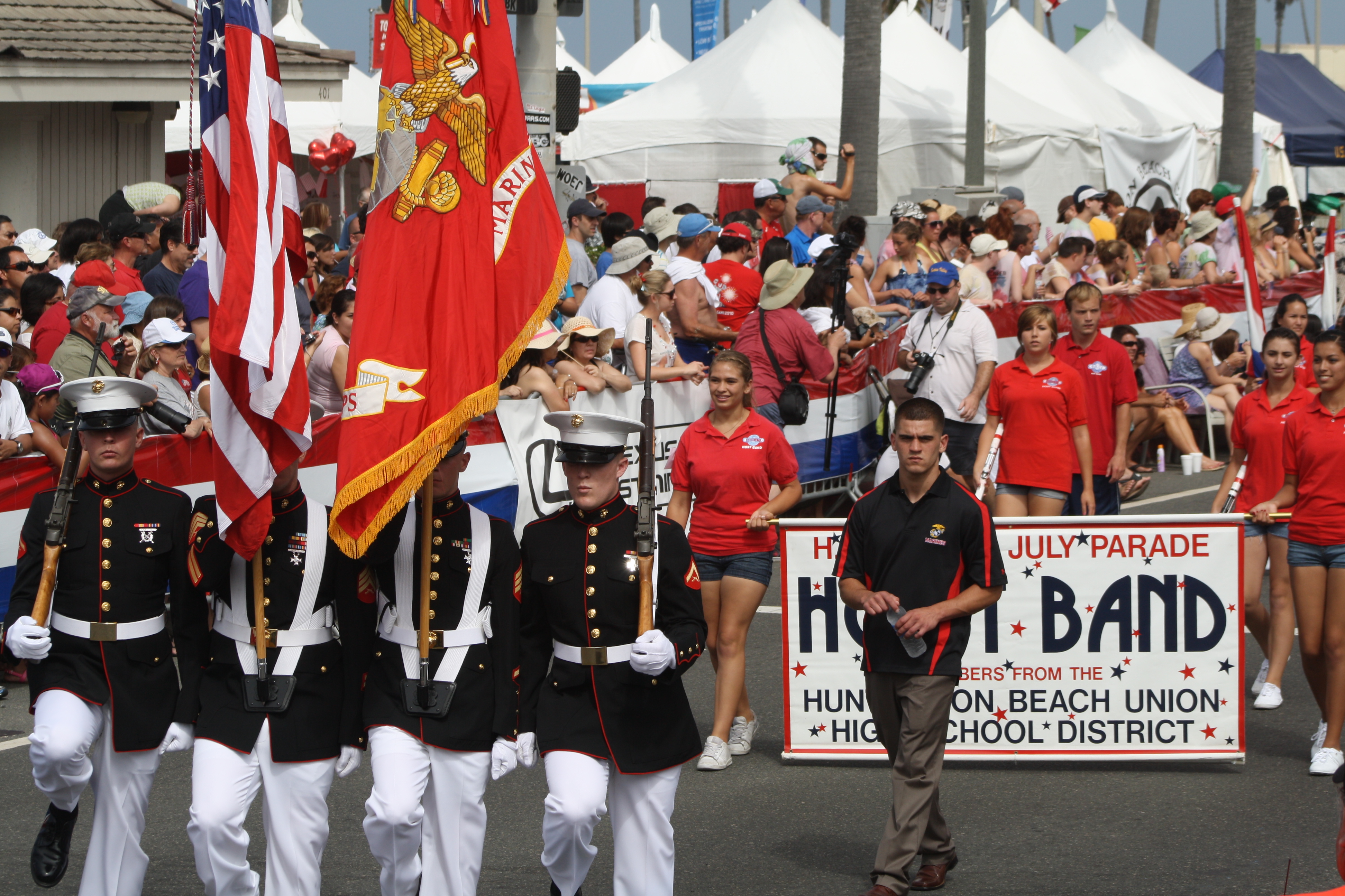 Парад в америке. Marine Parade Великобритания. Парад в США. Хантингтон США. Военно морской гимн США.